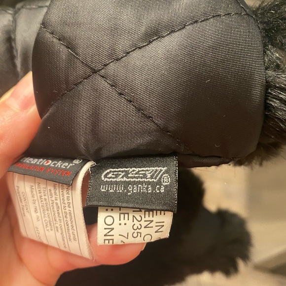 Faux fur pom pom hat - Picture 3 of 3